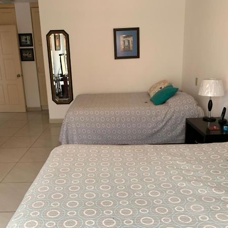 Campus Residencias Bed and Breakfast Quito Esterno foto
