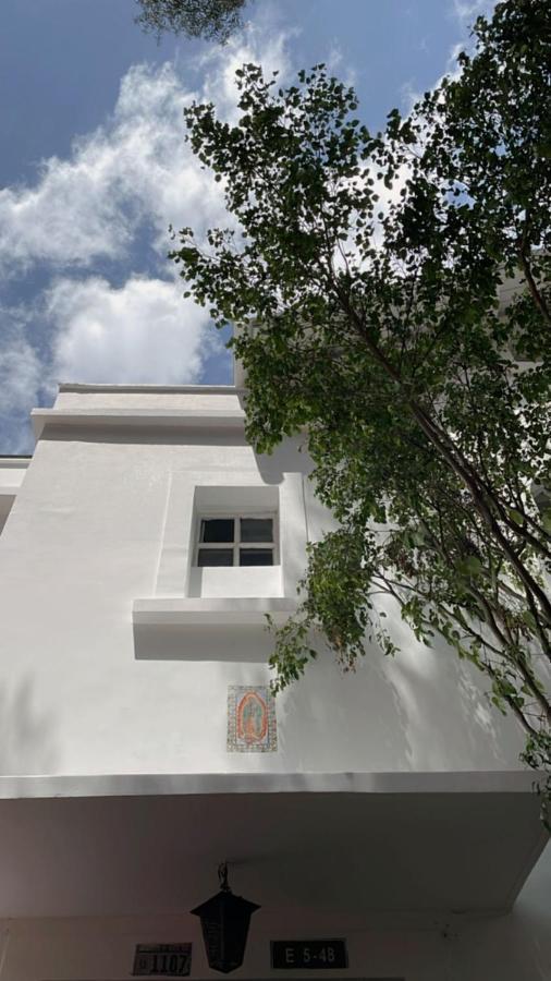 Campus Residencias Bed and Breakfast Quito Esterno foto