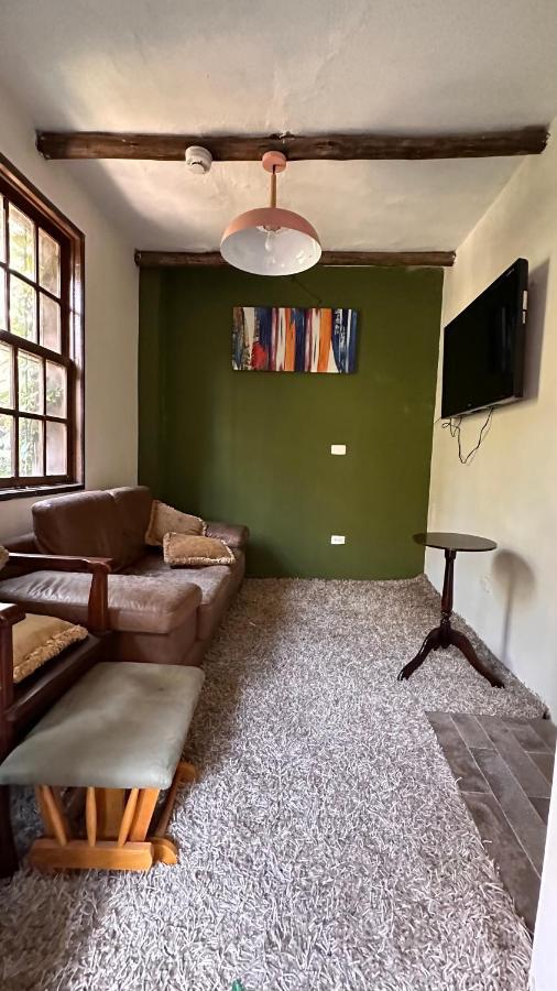 Campus Residencias Bed and Breakfast Quito Esterno foto