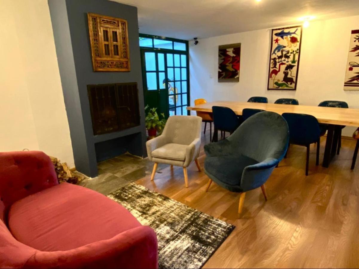Campus Residencias Bed and Breakfast Quito Esterno foto