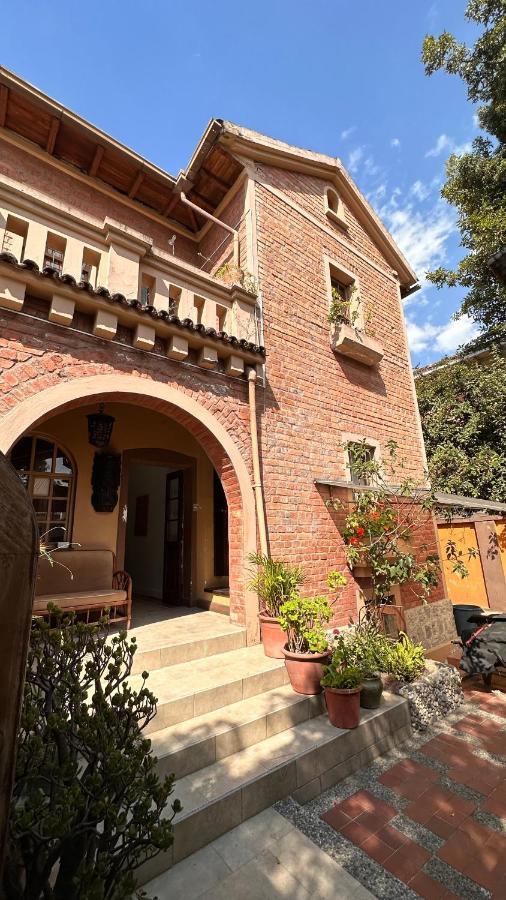 Campus Residencias Bed and Breakfast Quito Esterno foto