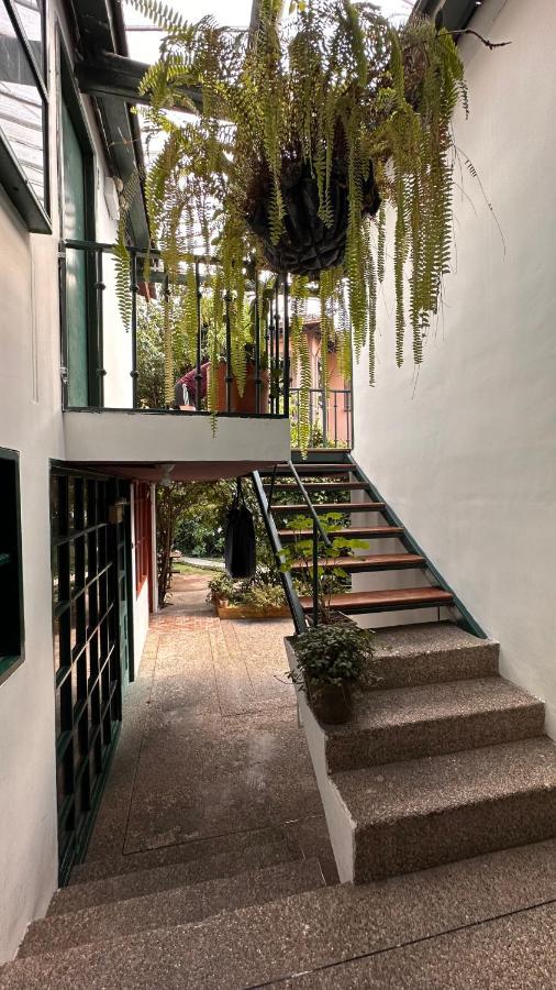 Campus Residencias Bed and Breakfast Quito Esterno foto