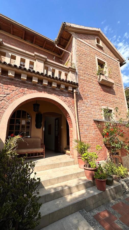 Campus Residencias Bed and Breakfast Quito Esterno foto