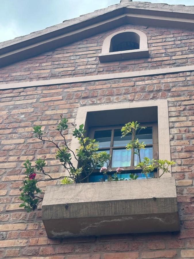 Campus Residencias Bed and Breakfast Quito Esterno foto