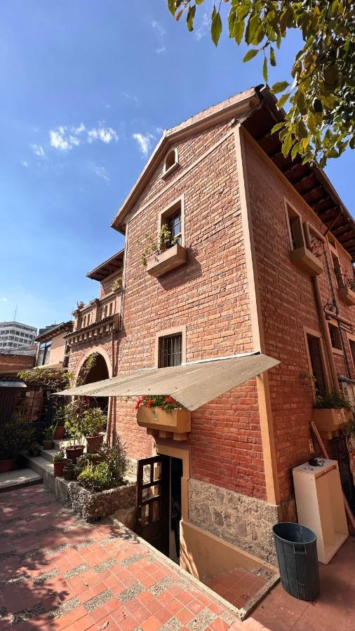 Campus Residencias Bed and Breakfast Quito Esterno foto