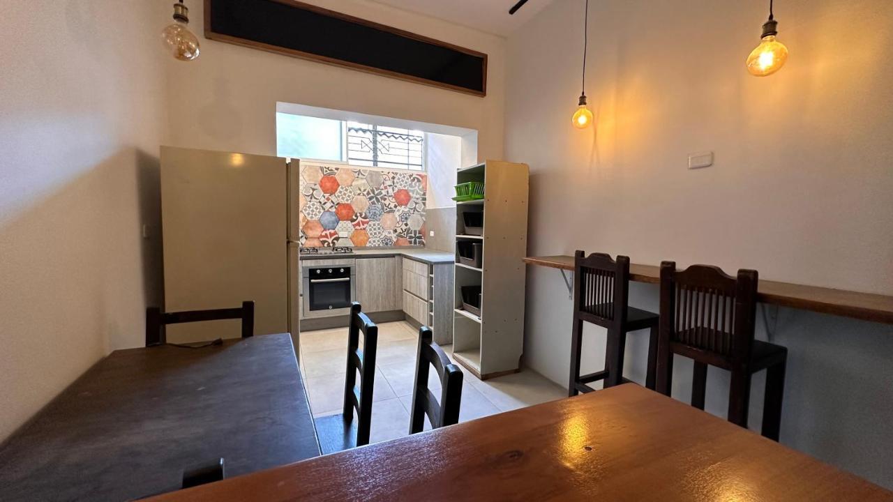 Campus Residencias Bed and Breakfast Quito Esterno foto