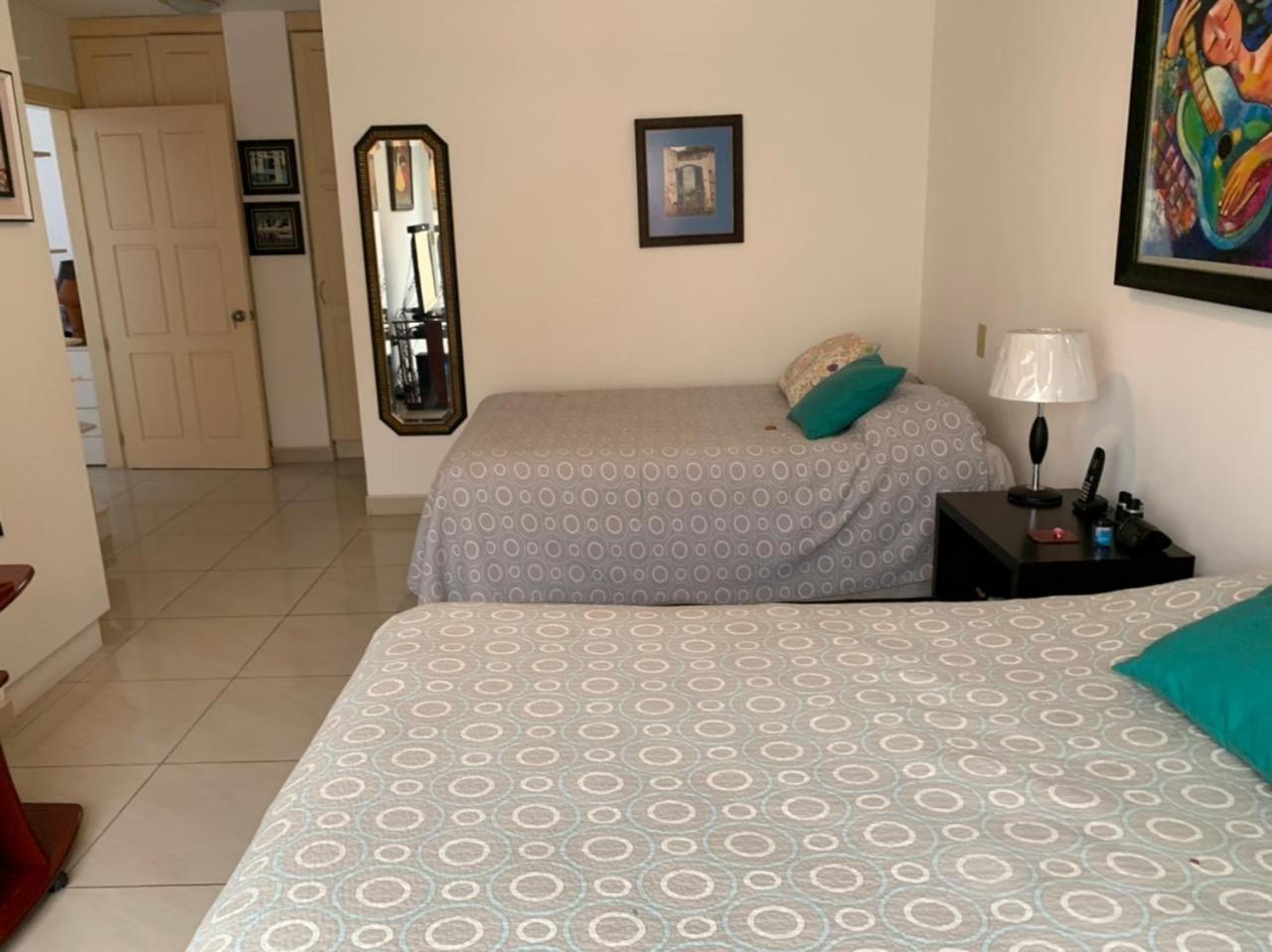 Campus Residencias Bed and Breakfast Quito Esterno foto